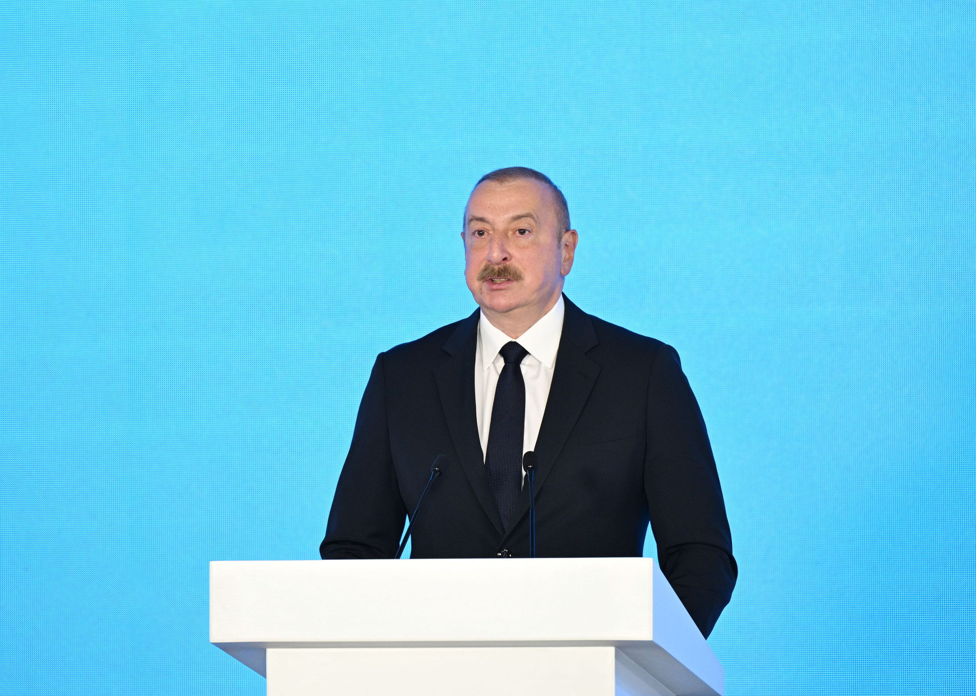 Baku Energy Week officially opens